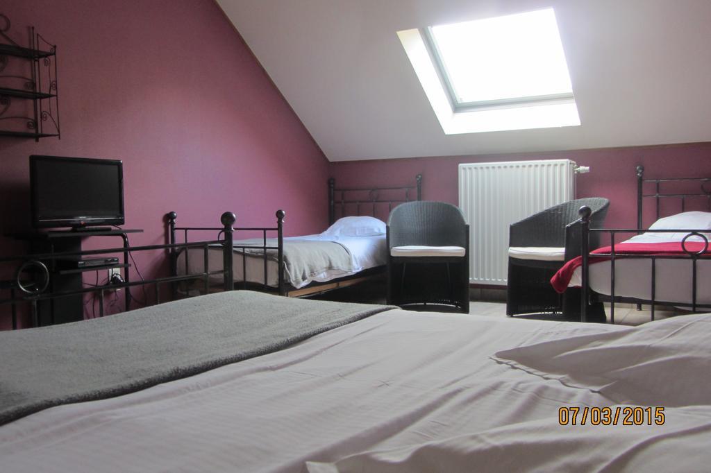 Auberge De La Lesse Celles  Room photo