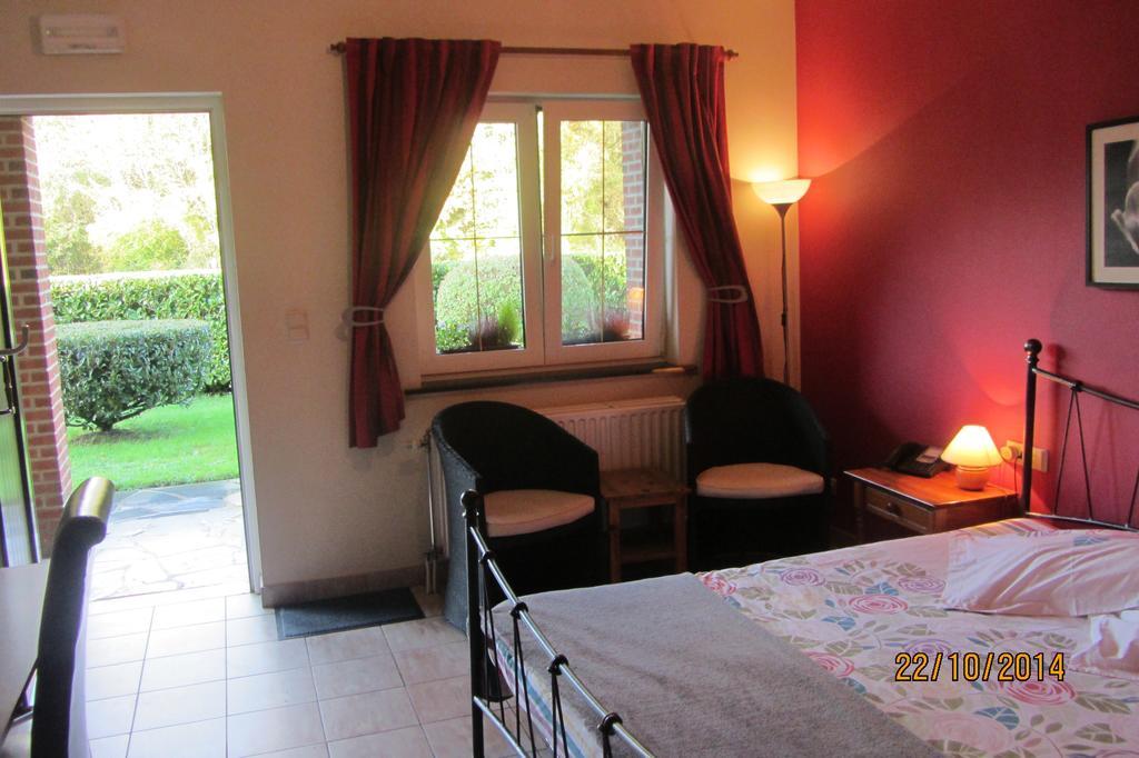 Auberge De La Lesse Celles  Room photo