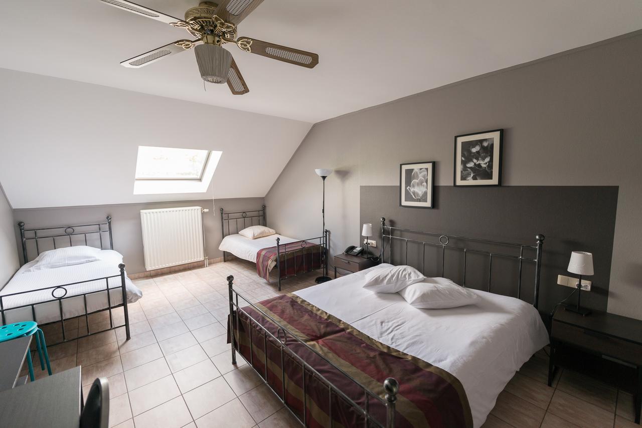 Auberge De La Lesse Celles  Exterior photo